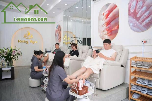 SANG NHƯỢNG SPA RUBY – MẶT TIỀN ĐẸP, CHỈ VIỆC VÀO KINH DOANH  Do chuyển địa điểm về Quận - 4