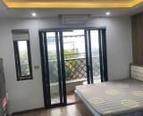 Cho thuê căn hộ Phố Trích Sài, Tây Hồ, tầng cao ban công view thoáng 1 phút đi bộ tới hồ.