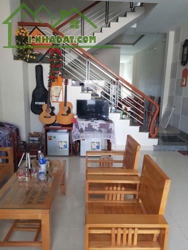 Cho thuê nhà 3 tầng ven biển Sơn Thủy, Ngũ Hành Sơn, Đà Nẵng.