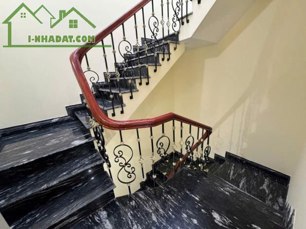 Cho thuê nhà, Chùa Láng, Nguyễn Chí Thanh, THANG MÁY, 327m2x 4T -62 tr - 2