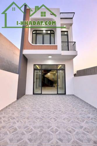 Bán nhà lầu gần Cây Xăng Đức Hưng - 90m2 thổ cư, sổ hồng riêng, 1ty75