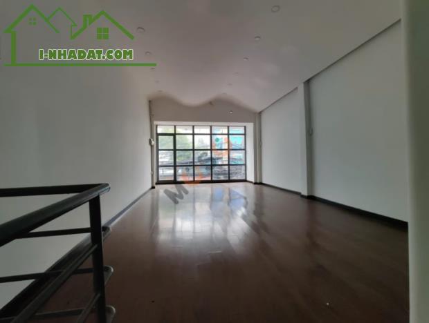 Cho thuê rẻ nguyên căn 4 x 8m 1 trệt 1 lầu CMT8 Quận 3 TP.HCM - 3