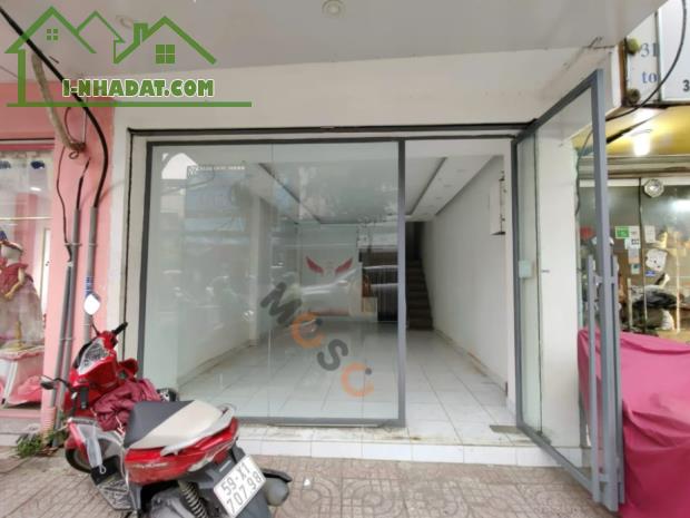 Cho thuê rẻ nguyên căn 4 x 8m 1 trệt 1 lầu CMT8 Quận 3 TP.HCM - 1