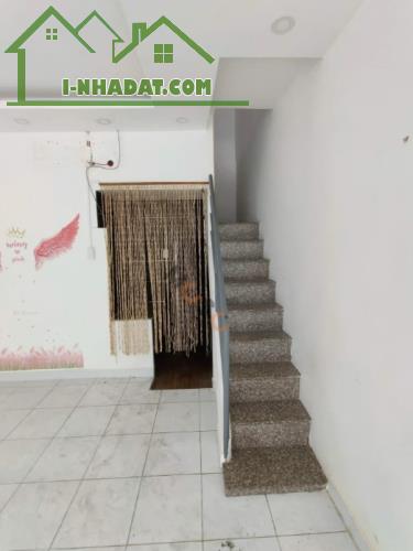 Cho thuê rẻ nguyên căn 4 x 8m 1 trệt 1 lầu CMT8 Quận 3 TP.HCM