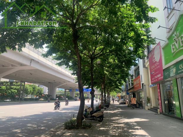 BÁN ĐẤT MẶT PHỐ PHẠM VĂN ĐỒNG CẠNH CV HOÀ BÌNH. 98M2. LÔ GÓC MT 9.3M. 44.8 TỶ