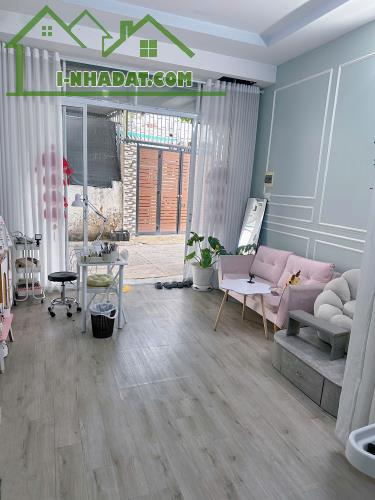 Sang gấp tiệm Nail - Gội Ngay sân banh – Đại học ĐỒNG NAI
