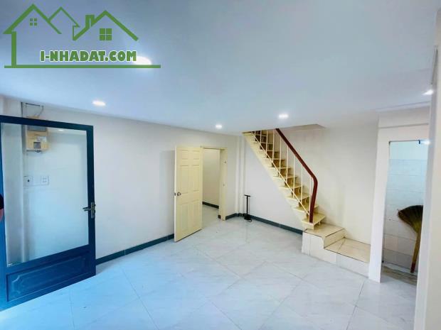 Bán nhà 2 Mặt tiền Nguyễn Hiền - khu Cư Xá Đô Thành, 4,8x9m, 3 Tầng - 3 PN, chỉ 10,9 Tỷ - 4
