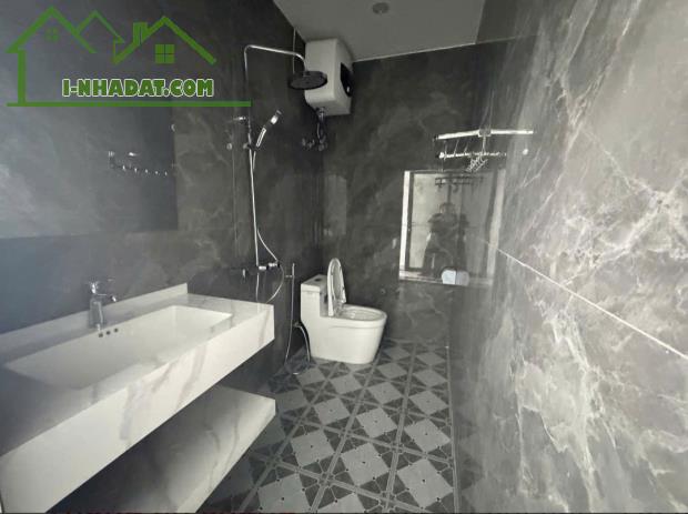 NHÀ ĐẸP 3.5 TẦNG MẶT ĐƯỜNG NHỰA 12M TRỤC CHÍNH DẪN VÀO KHU CHUNG CƯ ĐỒNG CHUỐI - 3