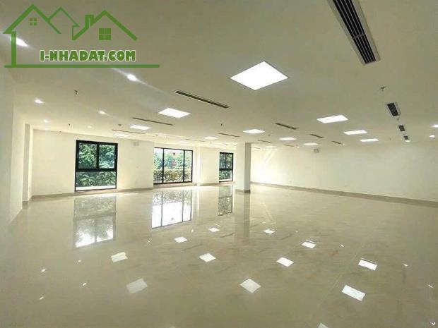 Chính chủ bán toà văn phòng 3 mặt phố Hoàng Quốc Việt 360m2x9T