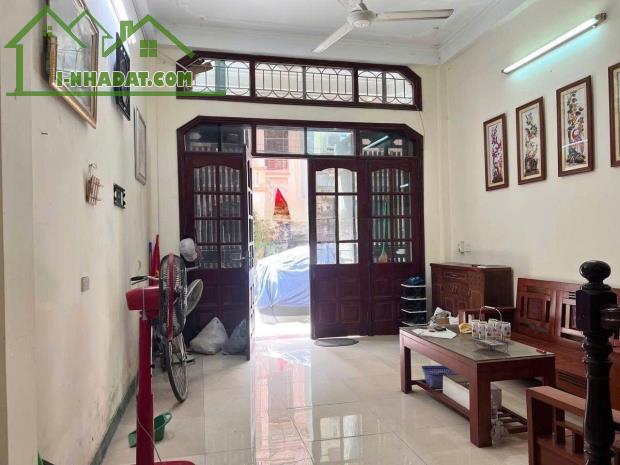Cho thuê nhà phố Lý Thường Kiệt, Hà Đông 40m x 4T (4 ngủ) Ô TÔ giá 12.5 triệu - 1