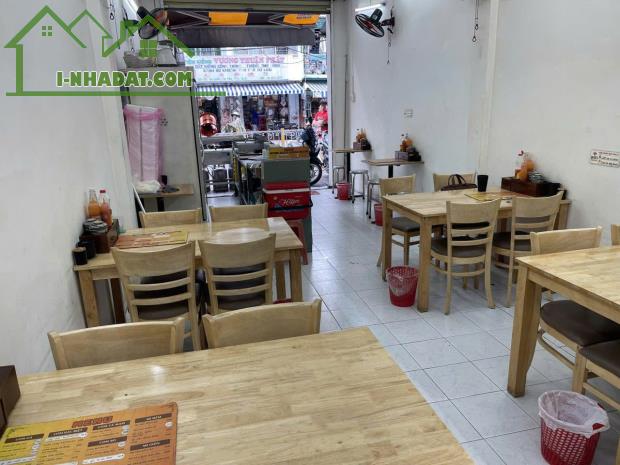 Quận 8, SANG RẺ QUÁN CƠM GÀ CHỈ 68 tr  VỊ TRÍ ĐẸP MẶT TIỀN RẤT ĐÔNG SẦM UẤT , MB : 3,5m x - 1