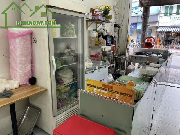 Quận 8, SANG RẺ QUÁN CƠM GÀ CHỈ 68 tr  VỊ TRÍ ĐẸP MẶT TIỀN RẤT ĐÔNG SẦM UẤT , MB : 3,5m x - 2