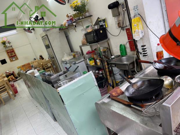 Quận 8, SANG RẺ QUÁN CƠM GÀ CHỈ 68 tr  VỊ TRÍ ĐẸP MẶT TIỀN RẤT ĐÔNG SẦM UẤT , MB : 3,5m x - 3