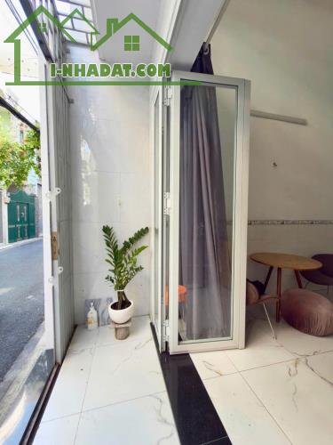 🏡 NHÀ PHÚ NHUẬN -HẺM Ô TÔ – CHỈ CÁCH MẶT TIỀN VÀI BƯỚC CHÂN.