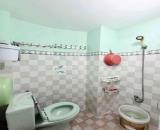 Hẻm 4m gần mặt tiền Trường Sa, 3 tầng, 32m2, - chỉ 5,2 tỷ - tiện ích: Trệt, 2 lầu, 5 phòng