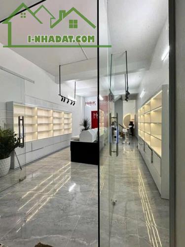 SANG NHƯỢNG SPA TẠI CẦU XE - TỨ KỲ Spa mới, thiết kế đẹp, hiện đại, chỉ cần vào là hoạt