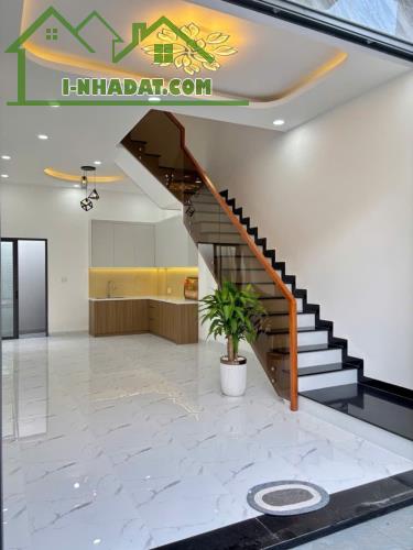 Nhà 3 tầng hẽm xe hơi Trường Lưu  Long Trường quận 9 diện tích 52m2 giá chỉ 5,5 tỷ - 1