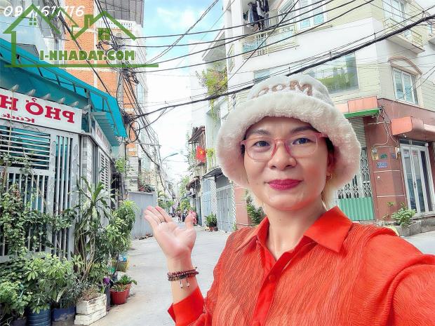 BÁN ĐẤT TẶNG NHÀ MẶT TIỀN HXH ĐƯỜNG TÔN THẤT THUYẾT, QUẬN 4 - NGANG LỚN HIẾM10M*27M -