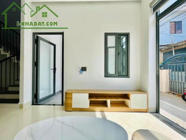Bán nhà đẹp 2 tầng đổ mê kiên cố hẻm Nguyễn Bá Loan, gần chợ Quảng Ngãi. - 2