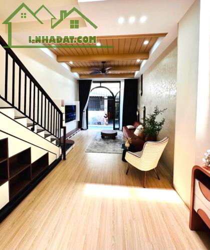 ĐI BỘ RA BIỂN - CĂN NHÀ 2 TẦNG RẤT CHILL VÀ ĐẦY CHẤT THƠ - NHÀ RẤT XINH