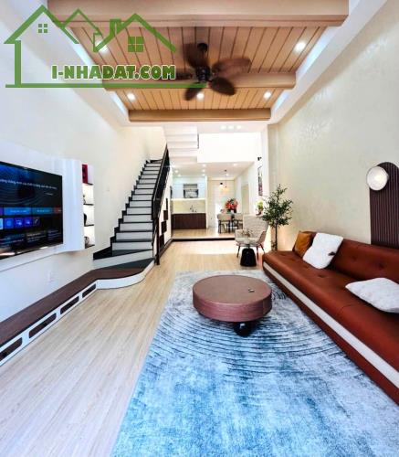 ĐI BỘ RA BIỂN - CĂN NHÀ 2 TẦNG RẤT CHILL VÀ ĐẦY CHẤT THƠ - NHÀ RẤT XINH - 1