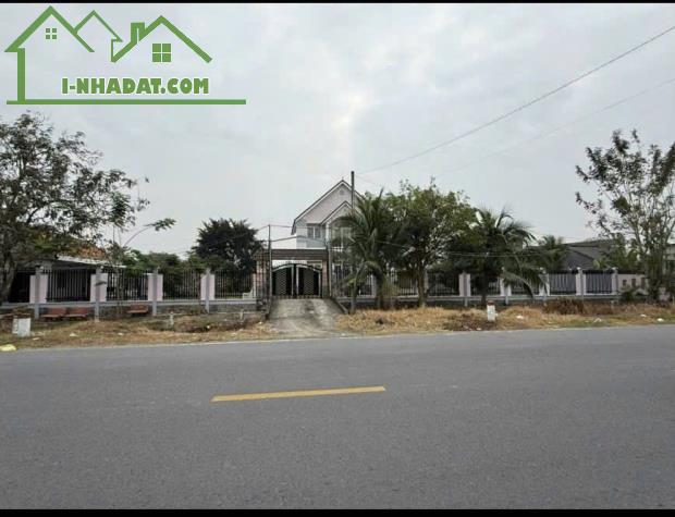 CHÍNH CHỦ BÁN KHUÔN VIÊN 11.000M² MẶT TIỀN QUỐC LỘ 54 – BIỆT THỰ 2 TẦNG – VƯỜN CHÔM CHÔM