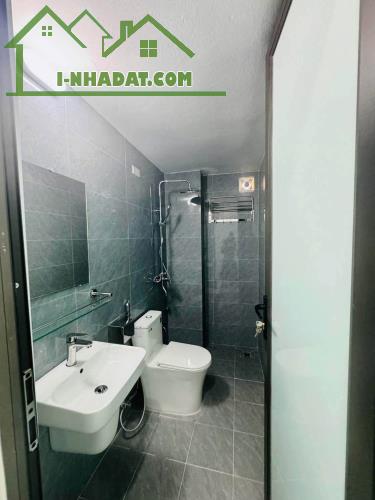 Bán nhà 3.5 tầng ngõ 150 Nguyễn Hữu Cầu, ph Ngọc Châu, TP HD, 40m2, 3 ngủ, 3 vs, 2.3x tỷ