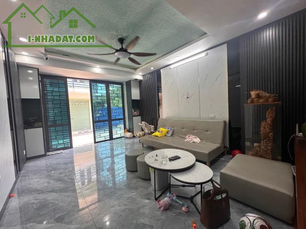Trung lực 64,6m ô tô tránh đỗ sát nhà ngõ rộng mênh mông, nhà 2 mặt thoáng sáng ở sướng