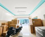 🚨 NHÀ NGỘP – CHỦ CẦN BÁN GẤP – HẺM Ô TÔ – NỞ HẬU ĐẸP 🚨 🏡 Nhà 3 tầng + sân thượng trước
