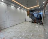 Cho thuê nhà phố Văn Cao, DT: 60m2, 4 p.ngủ, nội thất mới.