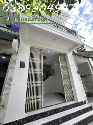 Bán nhà trung tâm Nha Trang hẻm 1170 đường 2/4 Phường Vạn Thắng. Giá bán: 2,3 tỷ sổ đỏ