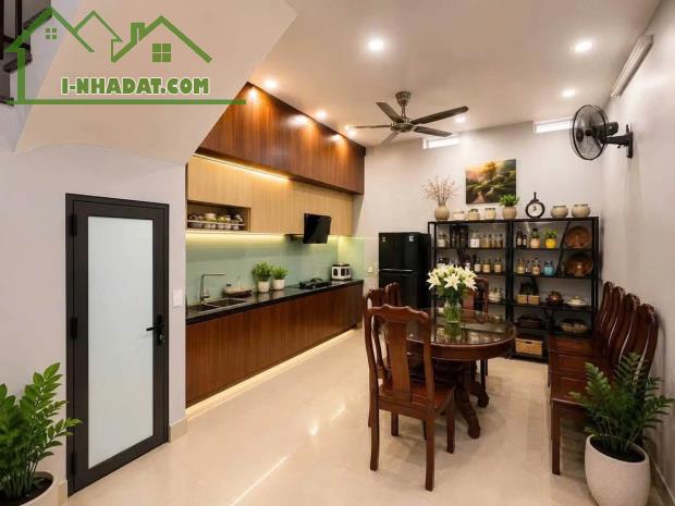 HUỲNH THÚC KHÁNG – ĐỐNG ĐA 50M2 – 4 TẦNG – MẶT TIỀN 5M - Ô TÔ TRÁNH ĐỖ CỬA– NHÀ ĐẸP - 2