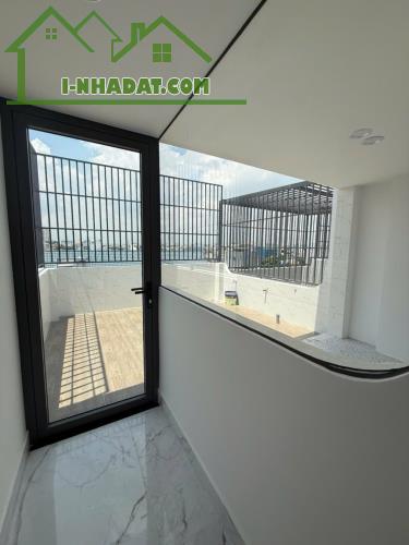 NHÀ HẺM MỚI XÂY 5 TẦNG XE TẢI ĐẬU NGOÀI XE Ô TÔ NGỦ TRONG NHÀ - 1