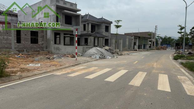 CÁC BÁC LƯU Ý ,GIÁ CHƯA ĐẾN 2 TỶ ,DIỆN TÍCH GÀN 350 M ,LÔ GÓC 2 MẶT TIỀN ,THẬT PHÙ HỢP - 1