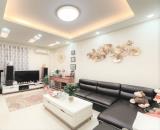 Bán nhà riêng đường La Thành, Giảng Võ, Lô góc, 45m, 6 ngủ, gần phố, 11 tỷ