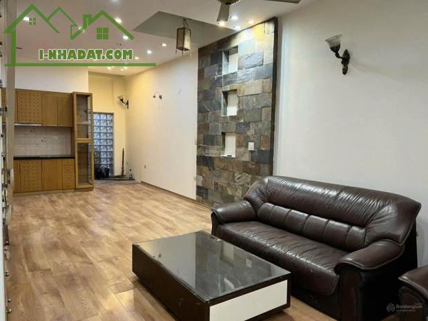Cho thuê nhà Ngõ 381 Nguyễn Khang, Cầu Giấy 80m*4 tầng GARA giá 23 triệu