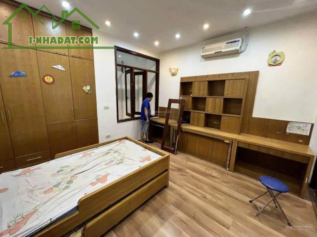 Cho thuê nhà Ngõ 381 Nguyễn Khang, Cầu Giấy 80m*4 tầng GARA giá 23 triệu - 2
