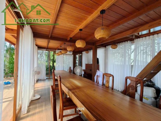 Cho thuê nhà sân vườn khu Vĩnh Thái diện tích 800m2 Có sân vườn rộng, 3 phòng ngủ - 1