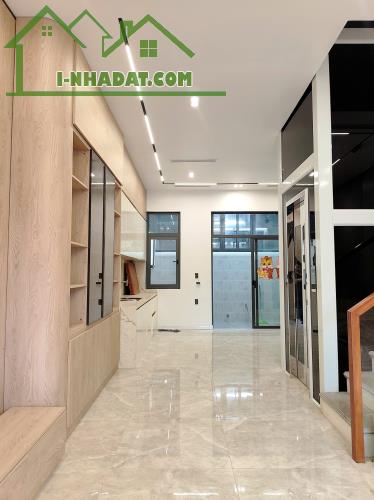 Bán nhà 5 tầng có thang máy full nội thất Vin Marina - 1