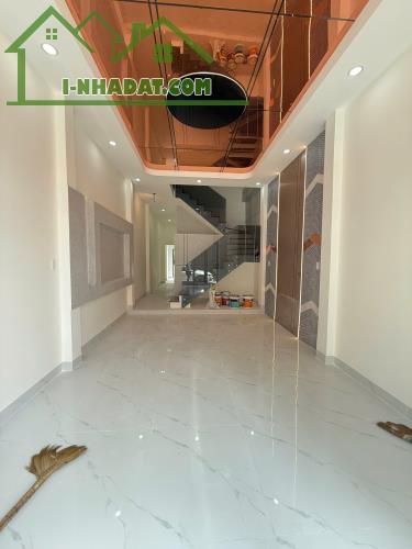 BÁN NHÀ SHR THỔ CƯ 81M2 ĐƯỜNG OTO P. BỬU HÒA – GẦN CHỢ ĐỒN