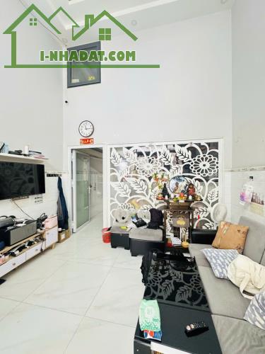 HXH 4m Hồng Bàng Q6 - 49m2 - 5PN 4WC - Hướng Đông - SHR - 9.X TL - 1