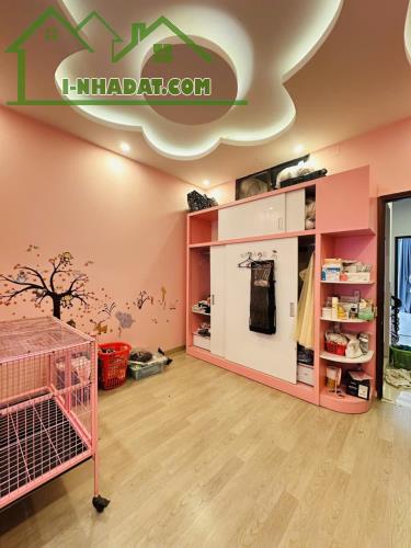HXH 4m Hồng Bàng Q6 - 49m2 - 5PN 4WC - Hướng Đông - SHR - 9.X TL - 2