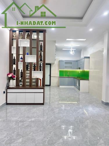 Nhà 4 tầng 1 tum Đồng Thiện - 3 mặt thoáng - Vài bước tới Aeon Mall - Giá chỉ 3,95 tỷ - 1